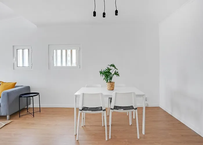 One Bedroom Apt In Almada With River View!