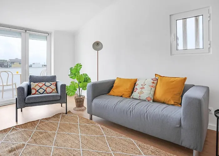 One Bedroom Apt In Almada With River View!