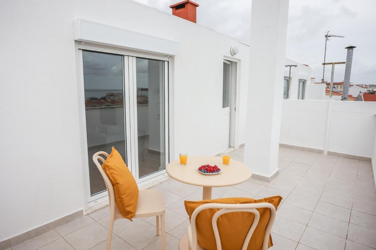 One Bedroom In With River View! *